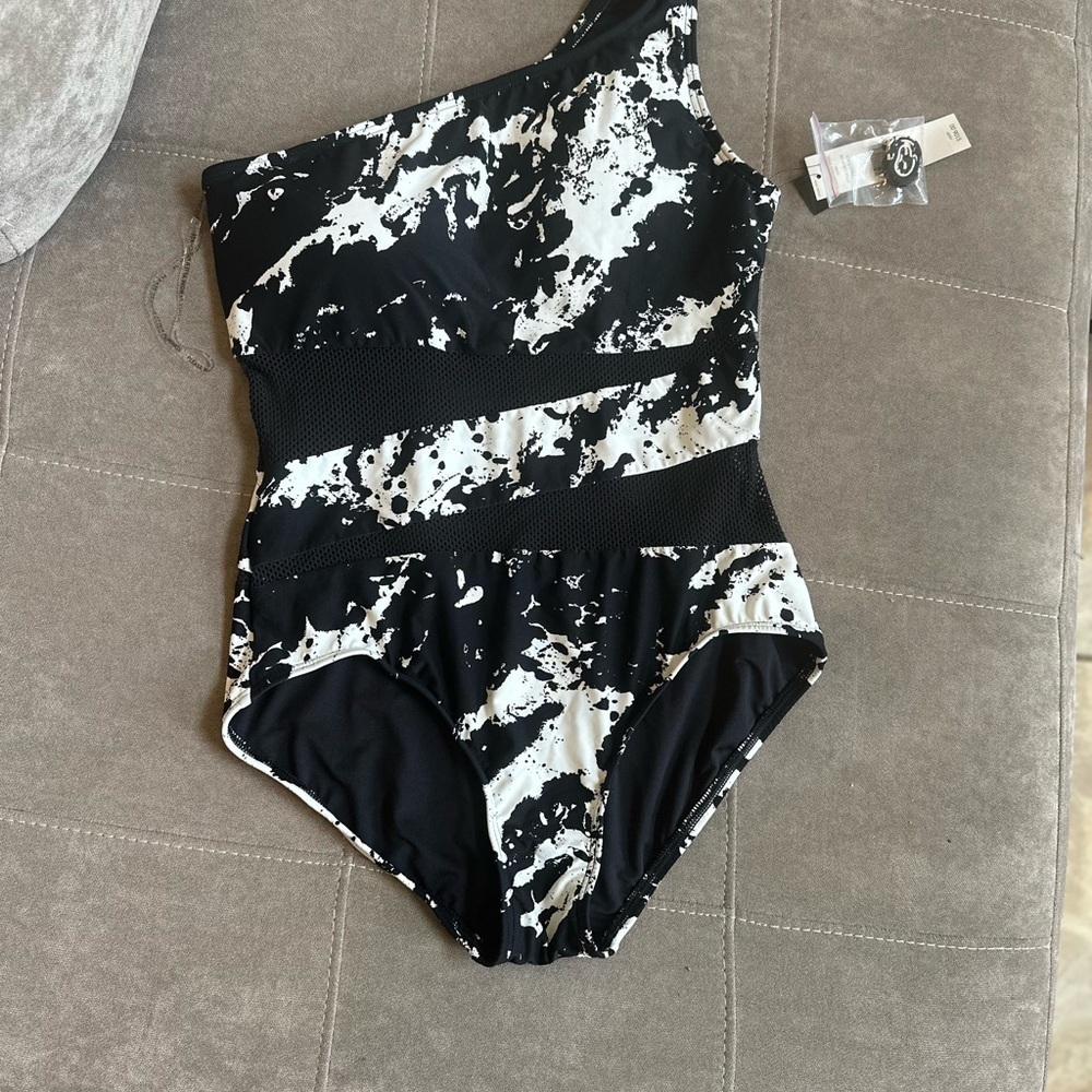 Carmen Marc Valvo Black and White One-Shoulder One Piece - Picture 5 of 7